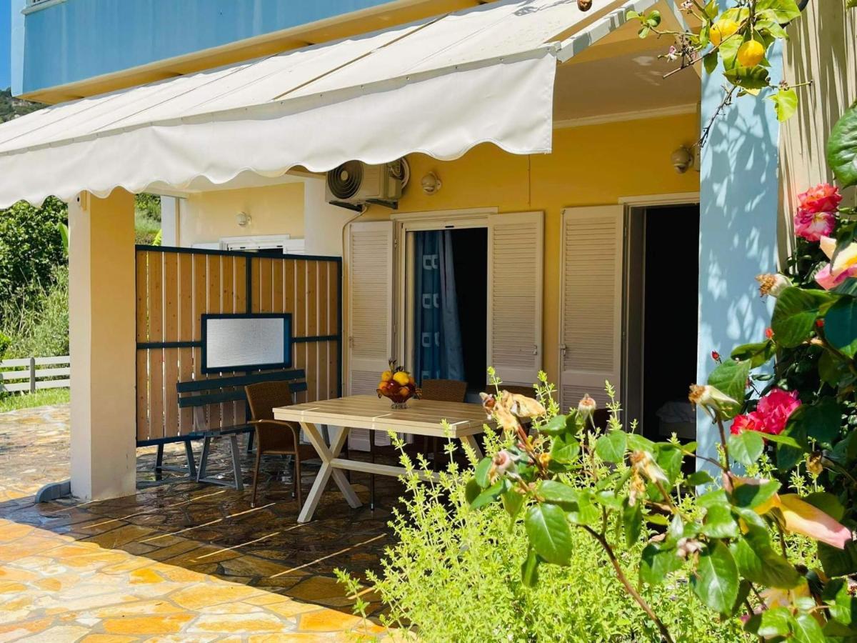 לייה Triantis Apartments מראה חיצוני תמונה