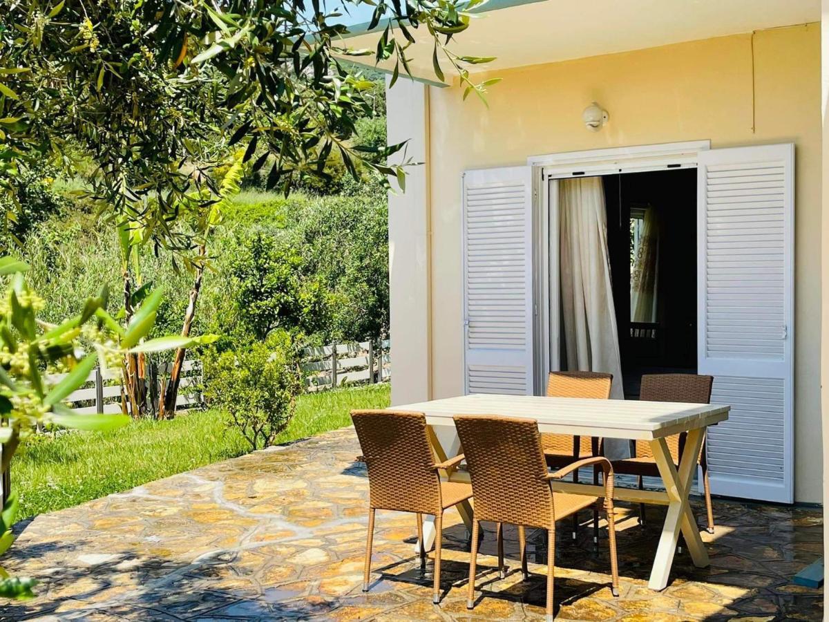 לייה Triantis Apartments מראה חיצוני תמונה