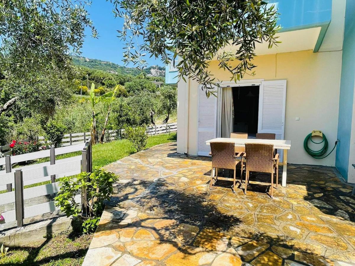לייה Triantis Apartments מראה חיצוני תמונה