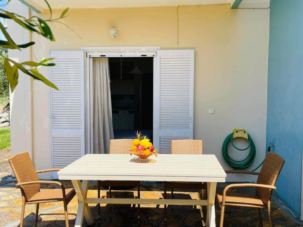 לייה Triantis Apartments מראה חיצוני תמונה