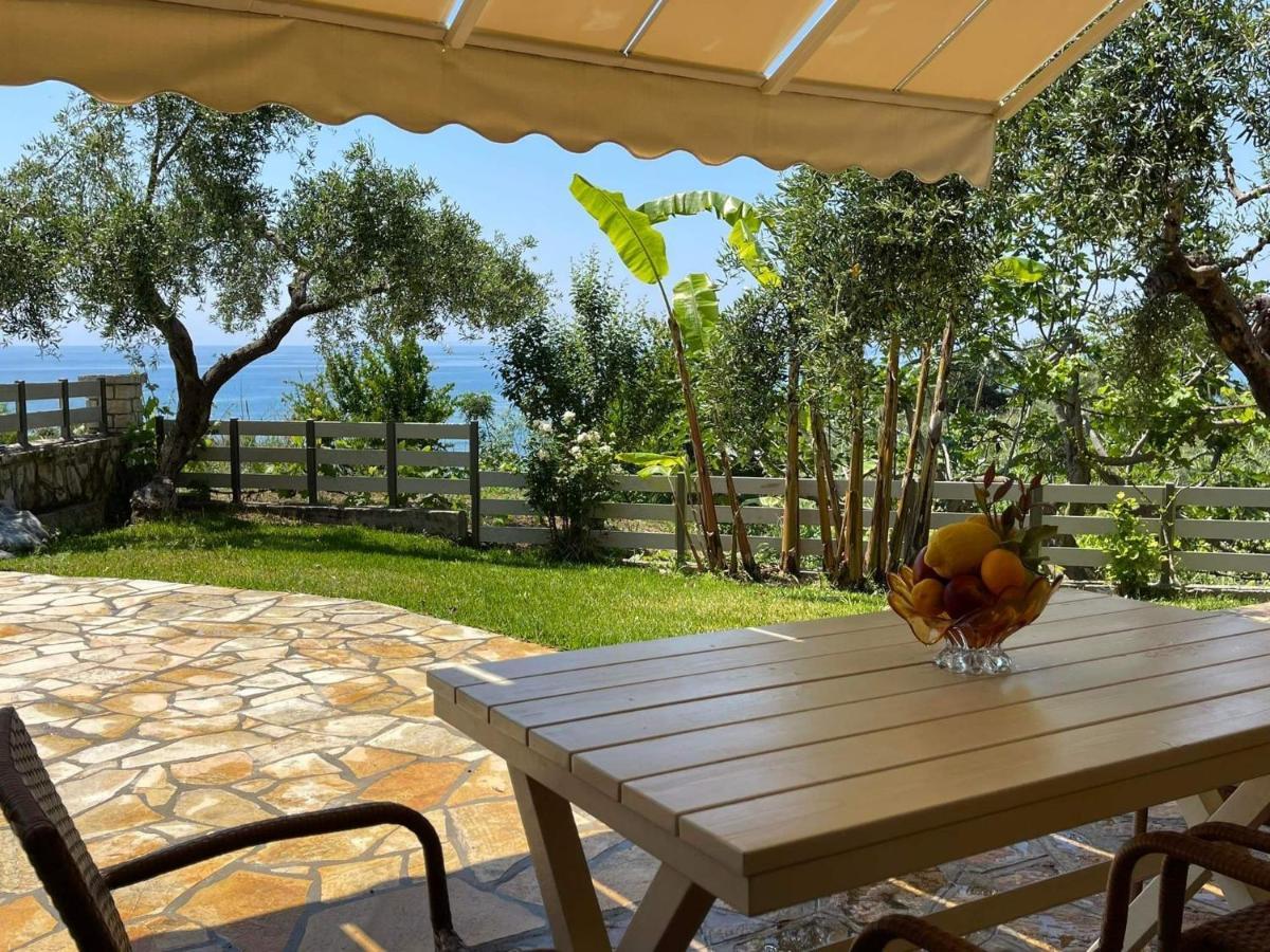 לייה Triantis Apartments מראה חיצוני תמונה