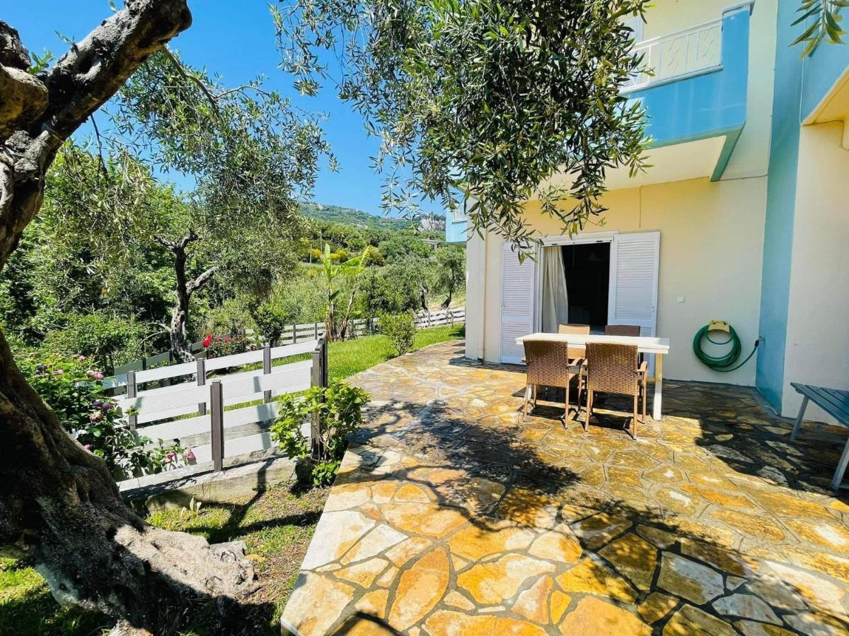לייה Triantis Apartments מראה חיצוני תמונה