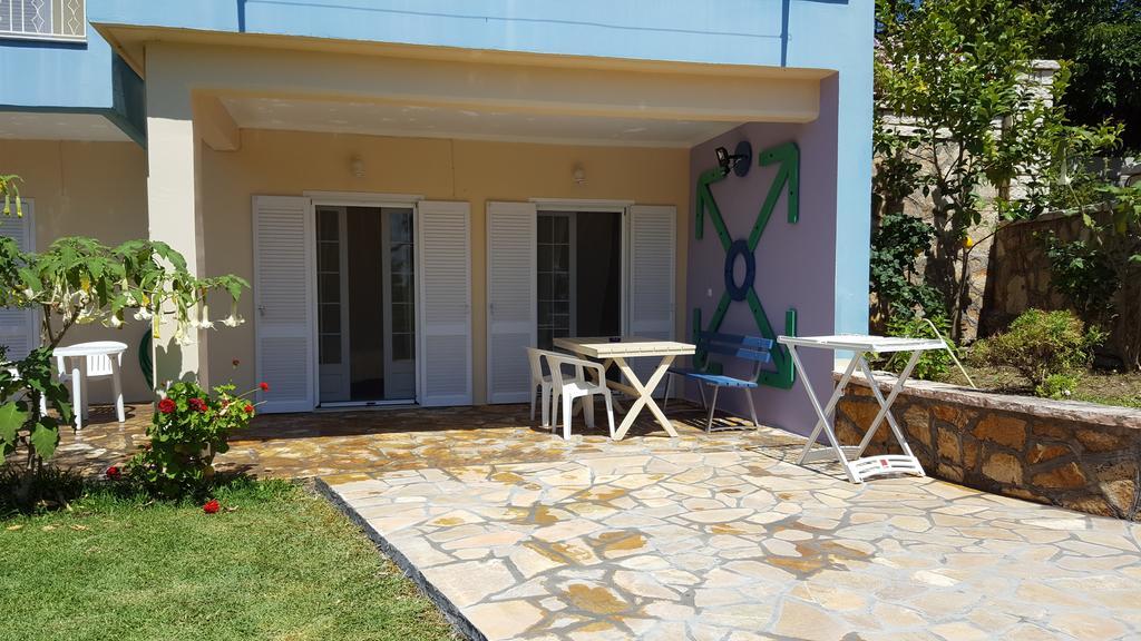 לייה Triantis Apartments מראה חיצוני תמונה